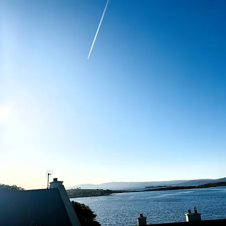 Bed & Breakfast Tatis Bake-away Roundstone