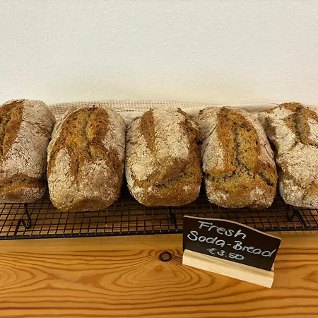 Bed & Breakfast Tatis Bake-away *