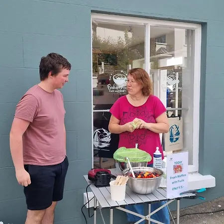 Bed & Breakfast Tatis Bake-away Roundstone