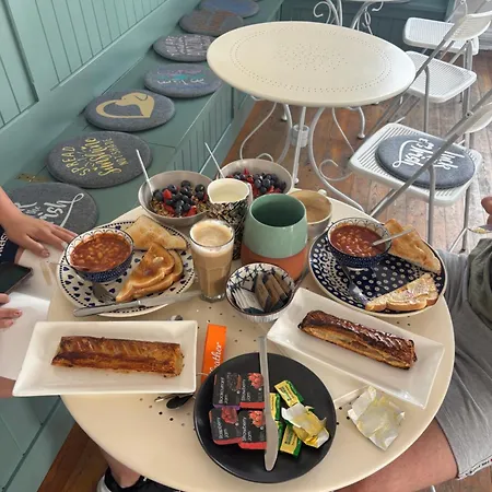 Tatis Bake-away Bed & Breakfast
